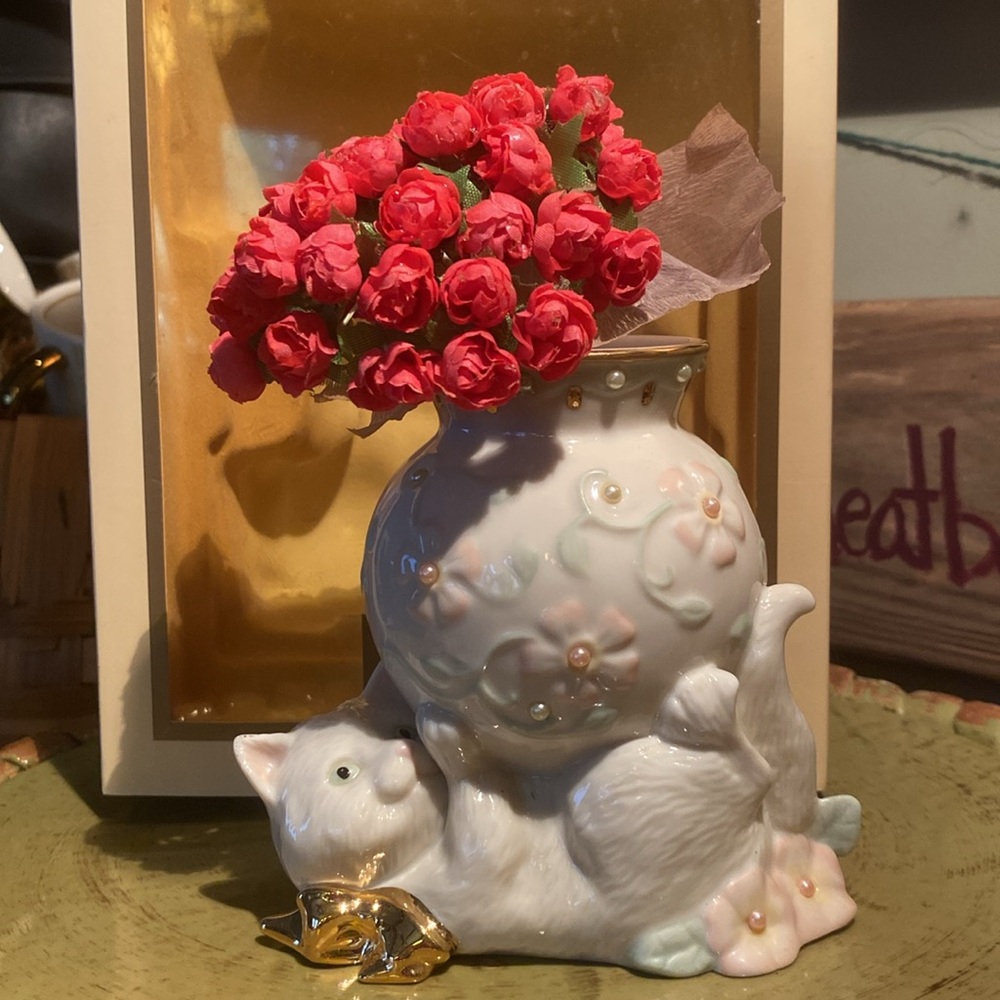 LENOX PETALS & PEARLS Kitty CAT Bud VASE - Kitten Easter Flower Pot - NEW in BOX
